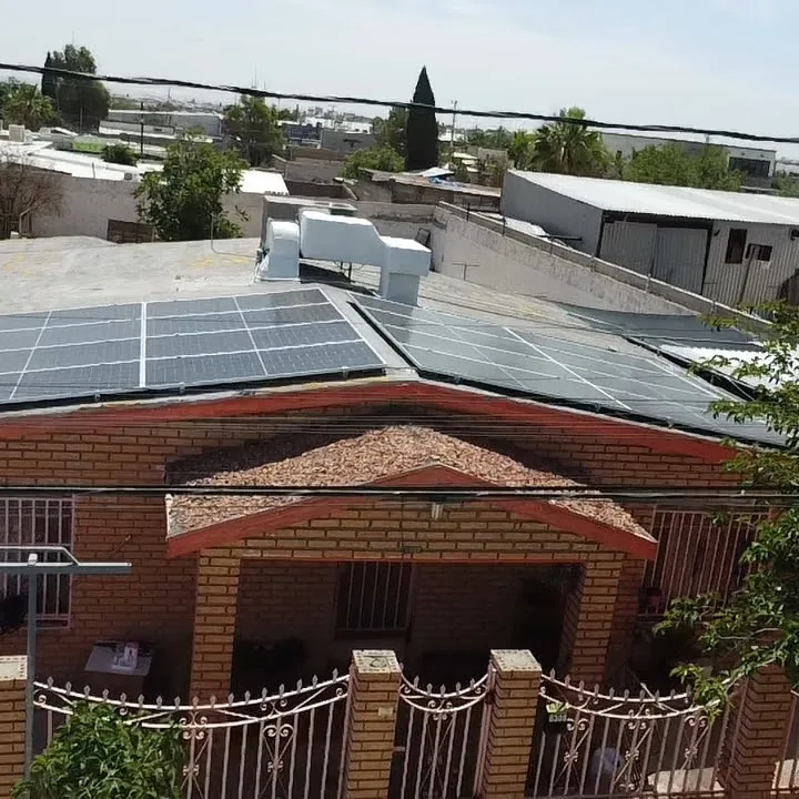 Casa de ladrillo con sistema solar personalizado